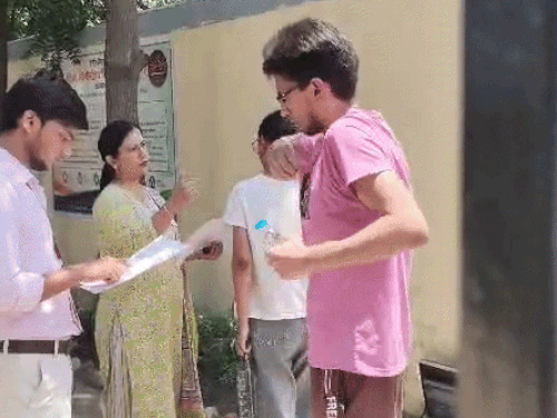 जालंधर के एक सेंटर पर लड़कियों के जूड़े खुलवाकर चेकिंग की गई।