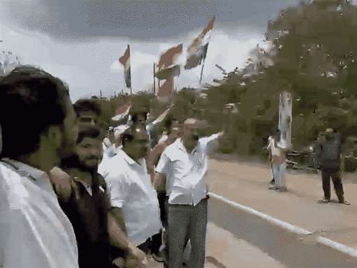 कांग्रेस नेताओं ने किसानों के साथ मिलकर रोका शिवराज का काफिला.
