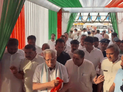 करनाल में योग दिवस कार्यक्रम में पहुंचे केंद्रीय मंत्री मनोहर लाल।