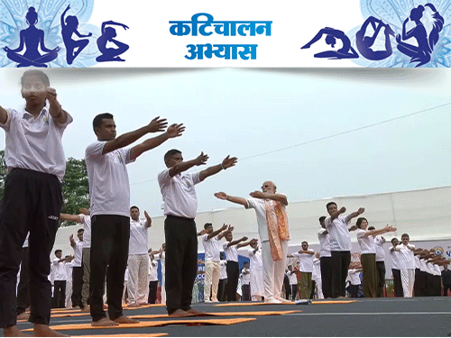 पीएम ने कटिचालन अभ्यास किया, जो कमर और रीढ़ की लचक बढ़ाने में मददगार माना जाता है।