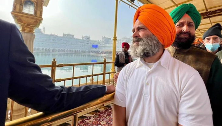 राहुल गांधी पंजाब दौरे के दौरान गुरुद्वारा साहिब में माथा टेकते हुए। फाइल फोलो