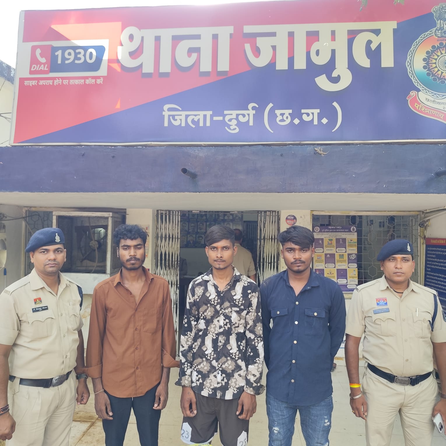 पुलिस ने तीनों आरोपी को गिरफ्तार कर लिया है।