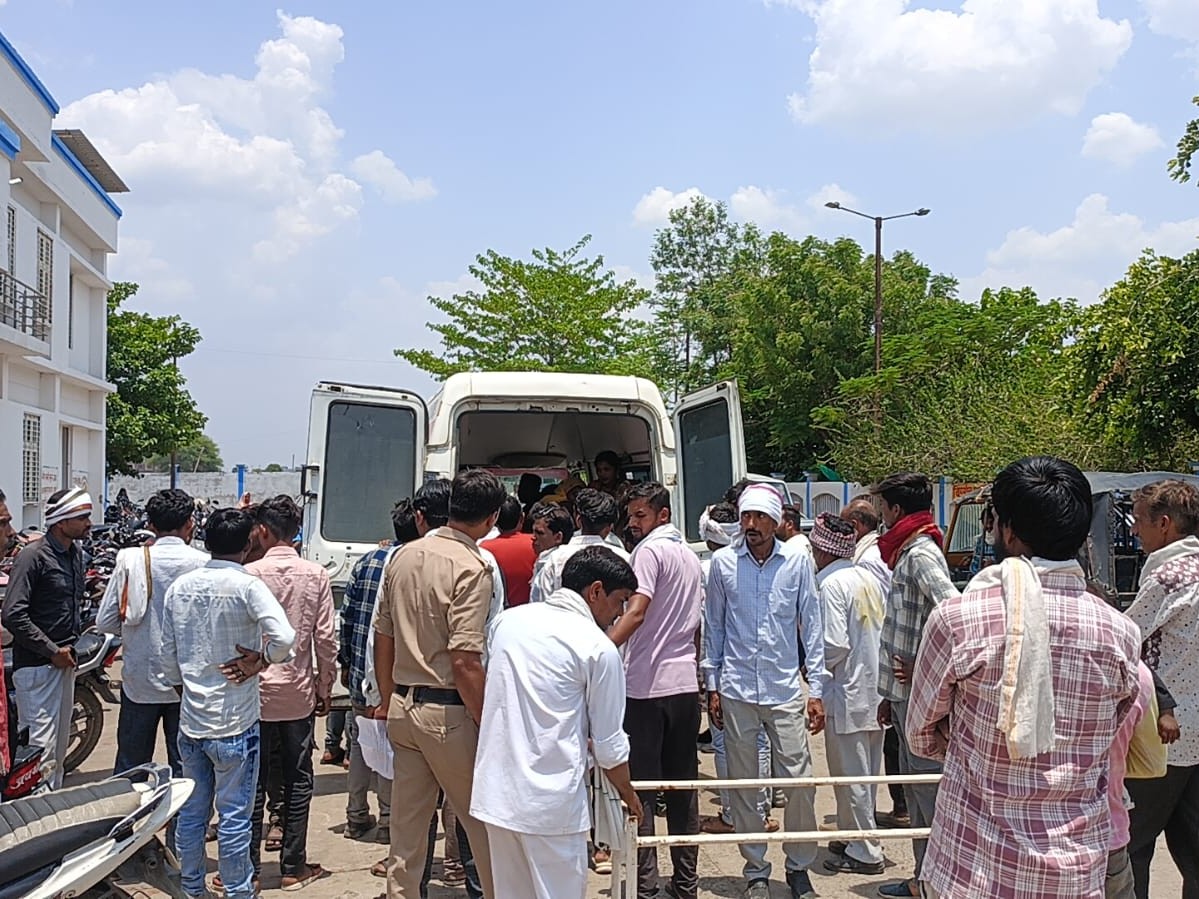 घायलों को खुरई सिविल अस्पताल लाया गया