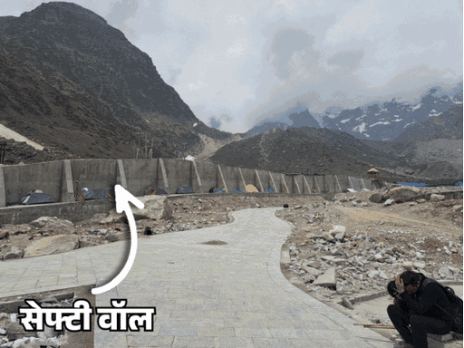 मंदाकिनी-सरस्वती नदियों के किनारे 18 फीट ऊंची और 2 फीट चौड़ी 3 लेयर सेफ्टी वॉल बनाई गई, इससे बाढ़ के हालात में मंदिर सेफ रहेगा।
