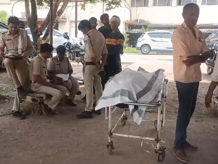 अस्पताल में इलाज के दौरान चंदन कोल की मौत हो गयी.