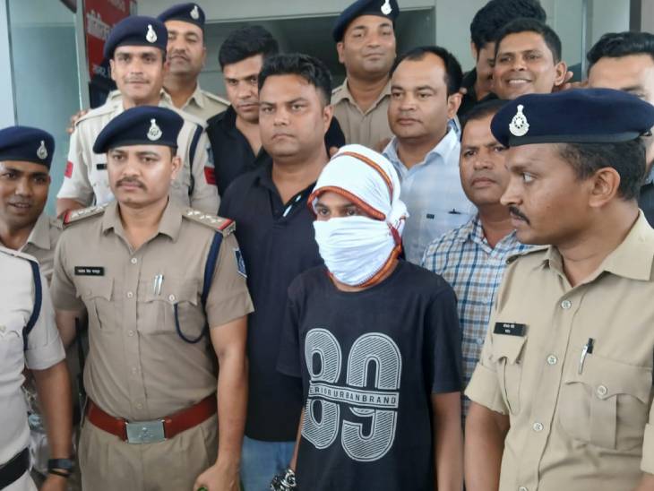 मयंक हत्याकांड में एक माह से फरार चल रहे एक आरोपी को गिरफ्तार कर लिया गया।