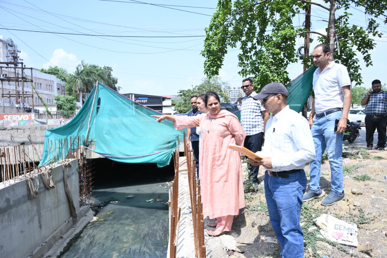 ठेकेदार ने दावा किया कि एसटीपी का निर्माण कार्य 10 जुलाई 2026 तक पूरा कर प्लांट चालू कर दिया जाएगा।