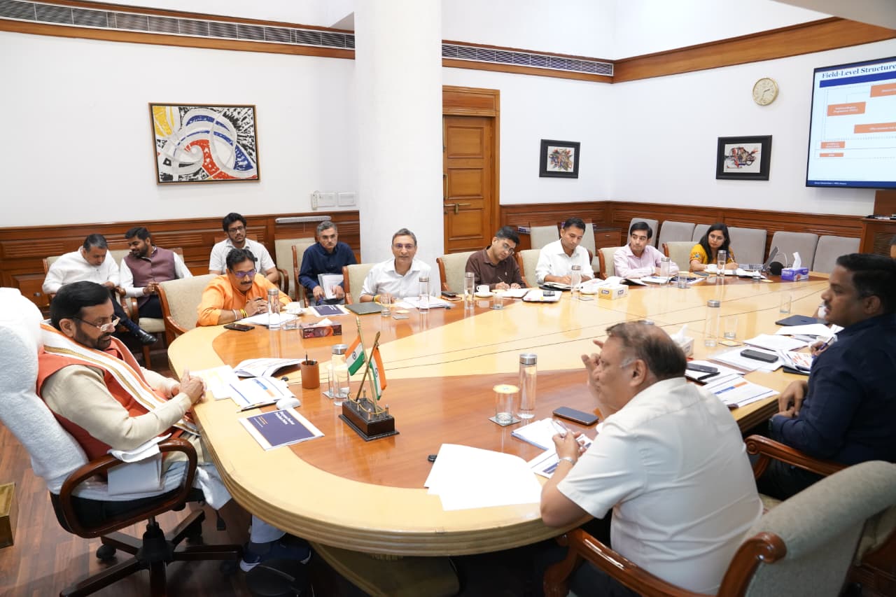 चंडीगढ़ में परिवार पहचान पत्र (PPP) के संबंध में समीक्षा बैठक लेते मुख्यमंत्री नायब सैनी।