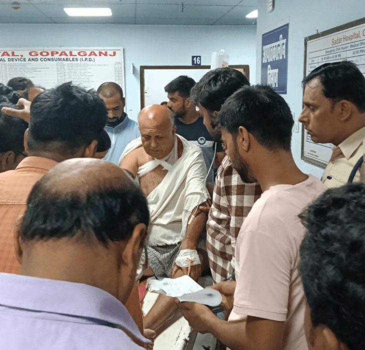 विजेंद्र नाथ तिवारी को डॉक्टर्स ने पटना रेफर किया है।