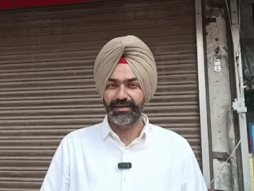 थाना प्रभारी गुरप्रीत सिंह जानकारी देते हुए।