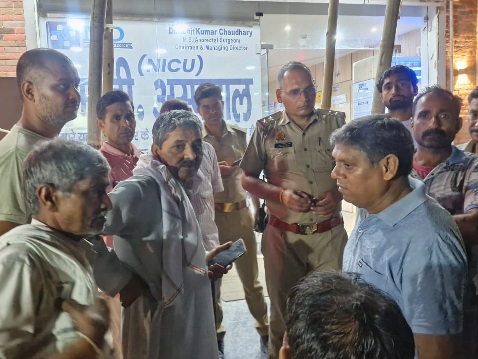 पुलिस ने मौके पर पहुंचकर जांच-पड़ताल की। - Dainik Bhaskar