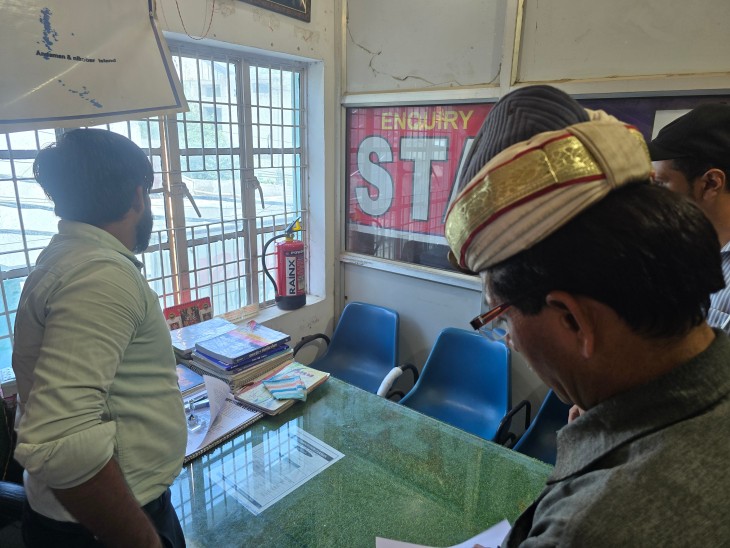 सिटी मजिस्ट्रेट के नेतृत्व में सबसे पहले टीम STA कोचिंग सेंटर पहुंची।