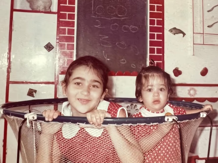 Karisma with younger sister Kareena.