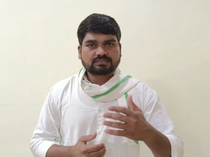 चैतर वसावा गुजरात AAP के कार्यकारी अध्यक्ष भी हैं।