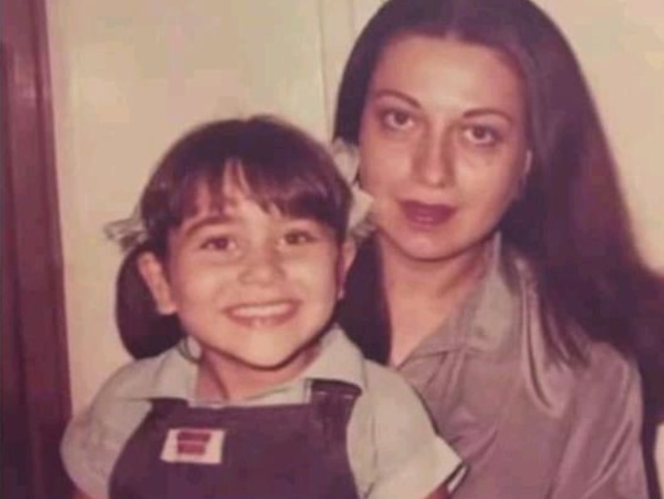 Karisma with mother Babita Kapoor.