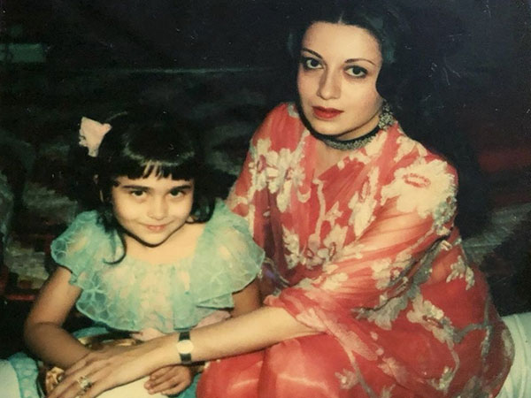 Karisma getting a picture clicked with her mother.