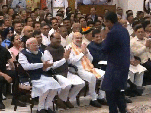 मैडी के नाम से मशहूर एक्टर आर माधवन को पद्मश्री से सम्मानित कियाा गया। माधवन ने 1200 से ज्यादा टीवी शो, 75 फिल्में की हैं। वे फार्मिंग में भी एक्टिवली काम कर रहे हैं।