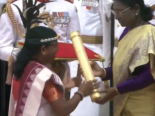 छत्तीासगढ़ की समाज सुधारक बुधरी ताती को पद्मश्री से सम्मानित किया गया। 4 दशक से नक्सल प्रभावित क्षेत्रों की आदिवासी महिलाओं के लिए शिक्षा, आत्मनिर्भरता और उन्हें सशक्त बनाने के काम कर रही हैं।