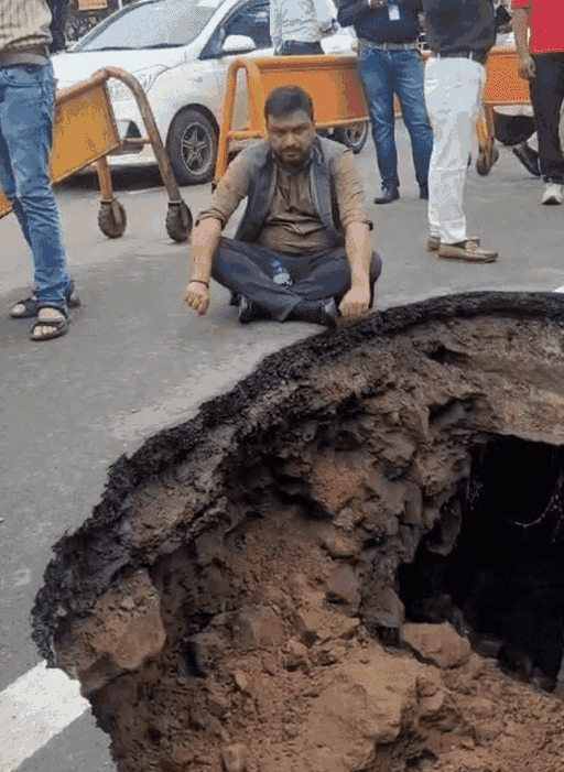 एमपी नगर जोन 1 में सड़क का एक हिस्सा टूट गया था, जिसके बाद कई महीनों तक सड़क बंद रही.