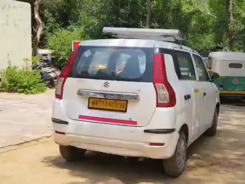 इसी कैब से बच्ची को किडनैप कर जंगल में ले गया था आरोपी।