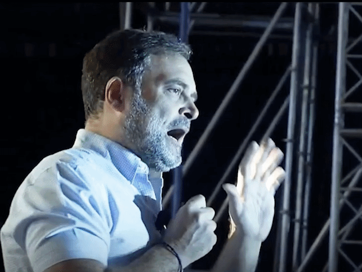 राजस्थानमधील कोटा येथे आयोजित रॅलीत राहुल यांनी विद्यार्थ्यांना संबोधित केले. कोटामध्ये मोठ्या संख्येने नीट आणि आयआयटी जेईई प्रवेश परीक्षेची तयारी करणारे विद्यार्थी कोचिंग करतात.