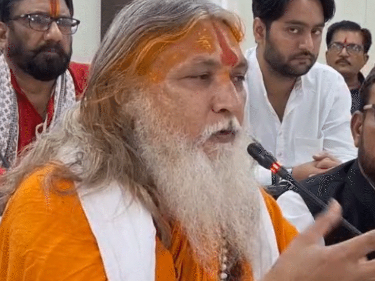 संत समिति के अध्यक्ष अनिलानंद महाराज ने भी अपने विचार साझा किये.