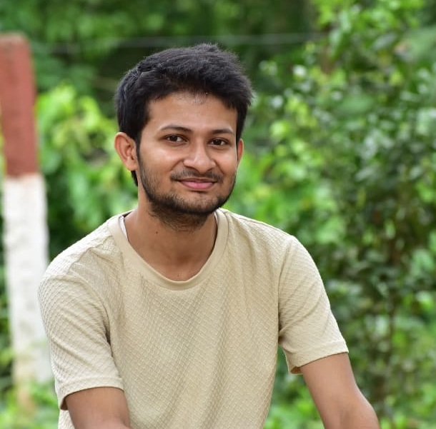 लखनऊ अग्निकांड- कपल की शादी होने वाली थी: एनिमेशन आर्टिस्ट की भूखे पेट मौत, जान गंवाने वाले युवाओं की कहानी - Lucknow News सौमल्य बेरा पश्चिम बंगाल के रहने वाले थे। वे हैदराबाद के बाद 2 साल से लखनऊ में जॉब कर रहे थे।