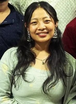 लखनऊ अग्निकांड- कपल की शादी होने वाली थी: एनिमेशन आर्टिस्ट की भूखे पेट मौत, जान गंवाने वाले युवाओं की कहानी - Lucknow News यह तस्वीर अनुछा राय की है। वह 2 साल से कैरेक्टर आर्टिस्ट थीं। पिता तीज कुमार नेवी से रिटायर्ड हुए थे। 4 साल पहले उनकी सड़क हादसे में मौत हो गई थी।