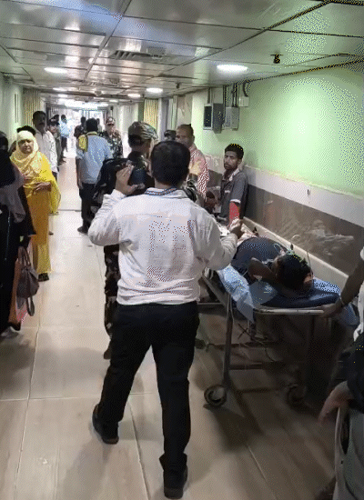 स्वास्थ्य मंत्री के आने के पहले का विजुअल, एरिया में कई मरीज लेते हुए थे।