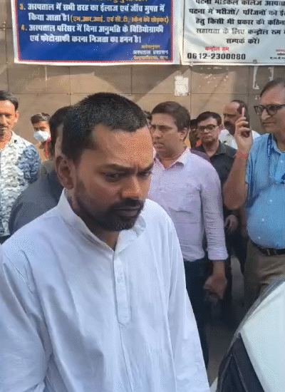 अस्पताल में निरीक्षण करने पहुंचे निशांत कुमार।