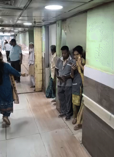 उनके आने के बाद का विजुअल, रस्ते से सभी मरीजों को जल्दी जल्दी हटा दिया गया।