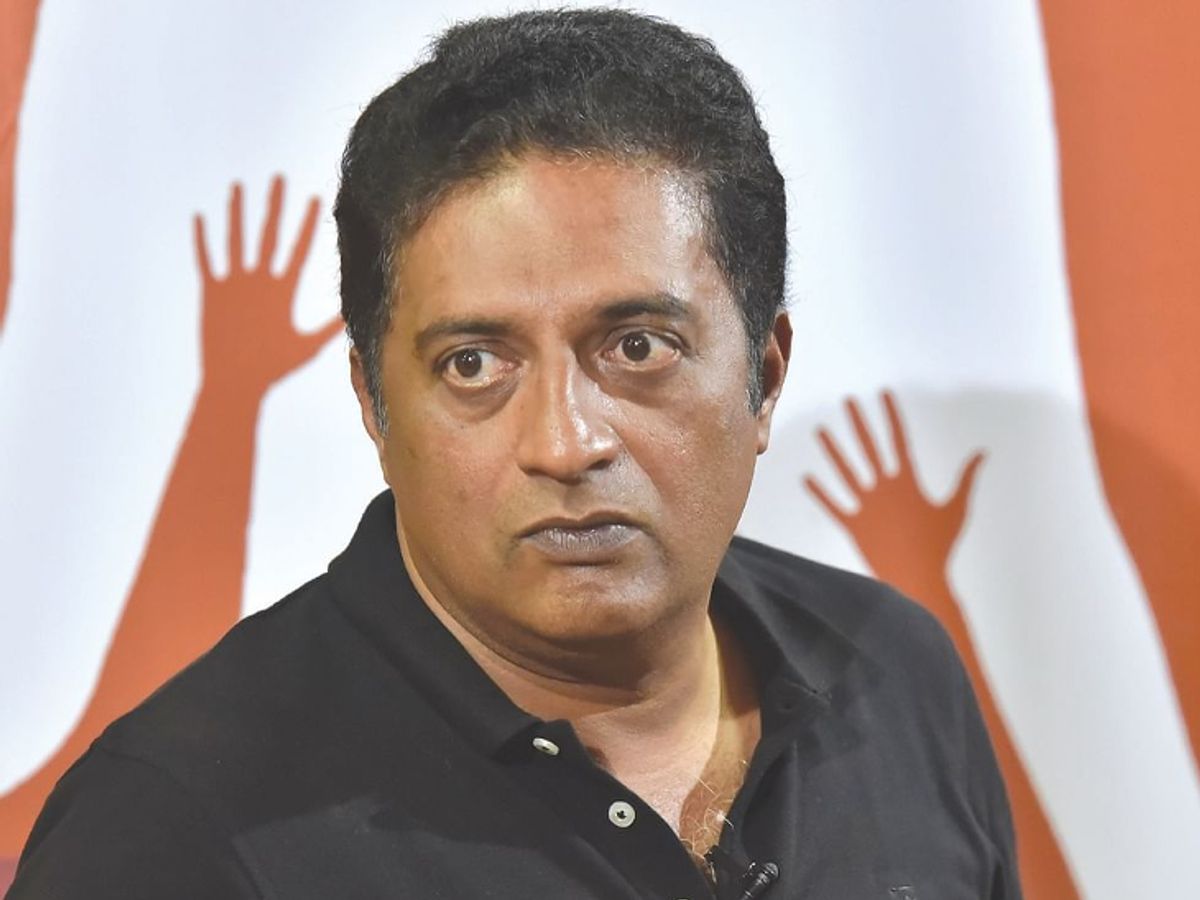 कई वोटर आईडी के आरोपों के बीच प्रकाश राज पर कोर्ट का बड़ा कदम।