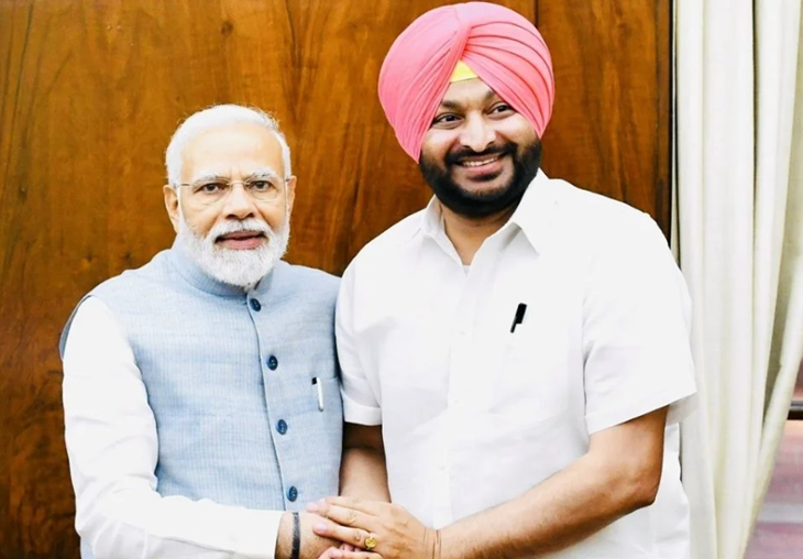 प्रधानमंत्री नरेंद्र मोदी के साथ रवनीत बिट्‌टू।- फाइल फोटो