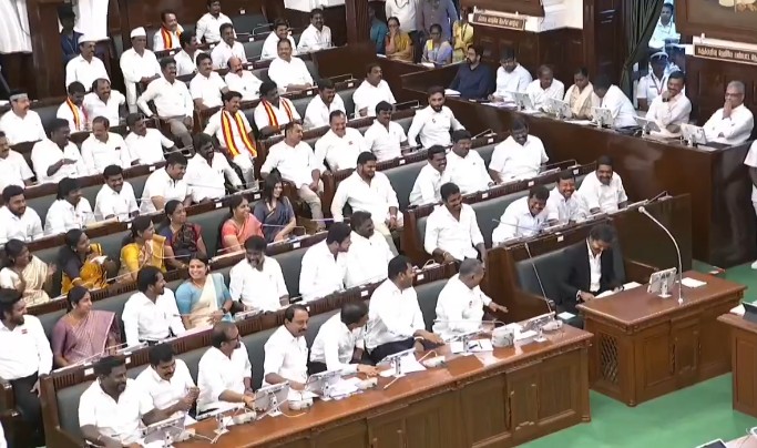 विजय ने कहा- पार्टी फंड इकट्ठा के नाम पर गलत तरीके से इस्तेमाल किए गए जनता के पैसे को वापस लाएगी।