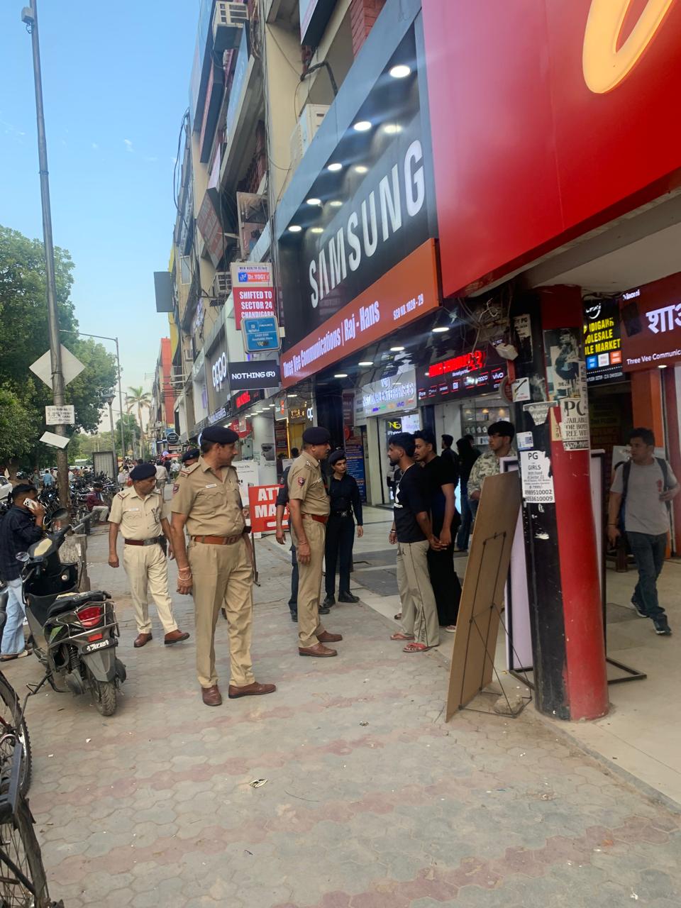 पैदल मार्च कर सुरक्षा व्यवस्था का जायजा लिया।
