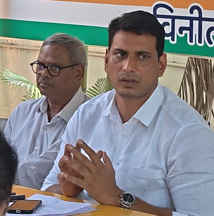 मंगलवार को विधायक देवेंद्र यादव ने प्रेस कॉन्फ्रेंस में दी जानकारी।