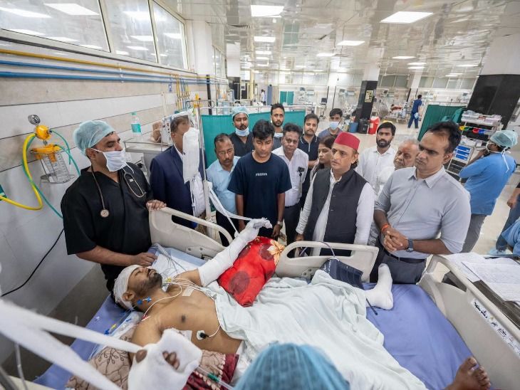 समाजवादी पार्टी प्रमुख और पूर्व मुख्यमंत्री अखिलेश यादव जयंत को देखने गए थे।