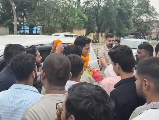 देवेंद्र यादव अंबिकापुर प्रवास के दौरान कटघोरा पहुंचे थे, जहां युवा कांग्रेस कार्यकर्ताओं ने उनका जोरदार स्वागत किया।