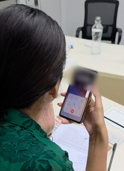 भास्कर की अंडर कवर रिपोर्टर ने सिक्योरिटी गार्ड मुहैया कराने वाली एजेंसी से डील की और प्राइवेट सिक्योरिटी के नाम पर चल रहे खेल का पर्दाफाश किया।