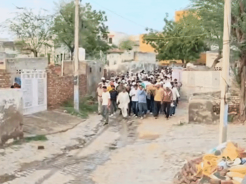 देर शाम को सादुलपुर से डोकवा तक तिरंगा यात्रा निकाली गई।