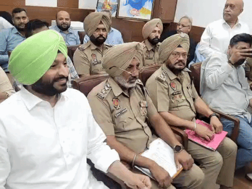 केंद्रीय मंत्री रवनीत सिंह बि‌ट्‌टू एससी कमीशन के समक्ष पेश। - Dainik Bhaskar
