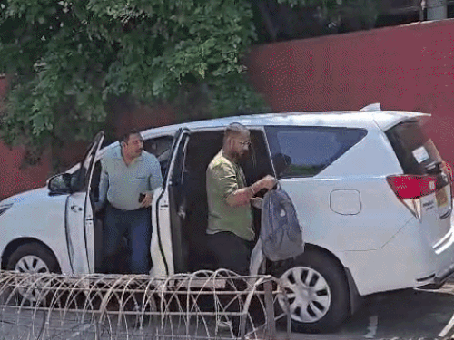 सीबीआई ने आईएएस पंकज अग्रवाल को मंगलवार को अरेस्ट किया था।