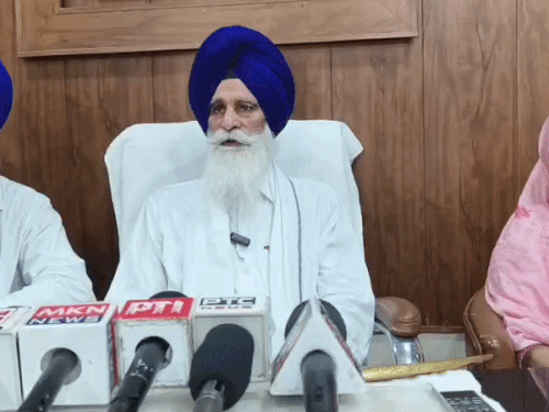 कुरुक्षेत्र के ऐतिहासिक गुरुद्वारा छठी पातशाही में आयोजित कार्यक्रम के दौरान पत्रकारों से बातचीत करते HSGMC के प्रधान जगदीश सिंह झिंडा।