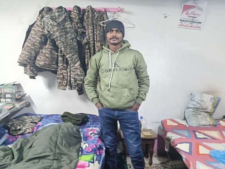 छुट्टी पर घर आया था जवान, पेड़ पर लगा ली फांसी। (फाइल इमेज)