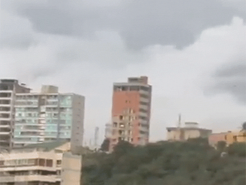 ज्यादा ऊंची इमारतें को भारी नुकसान पहुंचा या वे पूरी तरह जमींदोज हो गईं।