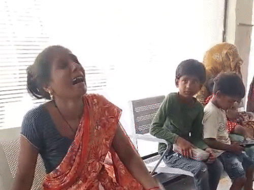 Pragya's mother crying in the hospital after her daughter's death