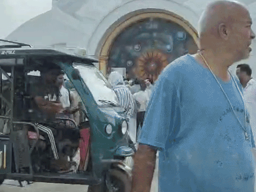 डेरे के उद्घाटन के समय मौजूद साध-संगत की भीड़