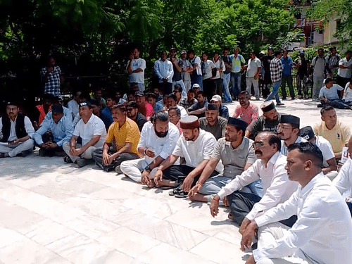 नगरासू स्थित गुरुद्वारा साहिब में प्रदर्शन करते हुए UKD और उत्तराखंड स्वाभिमान मोर्चा ।