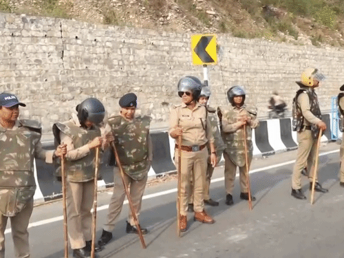 हिमाचल प्रदेश सीमा पर ITBP, PAC और पुलिस बल की तैनाती की गई है।