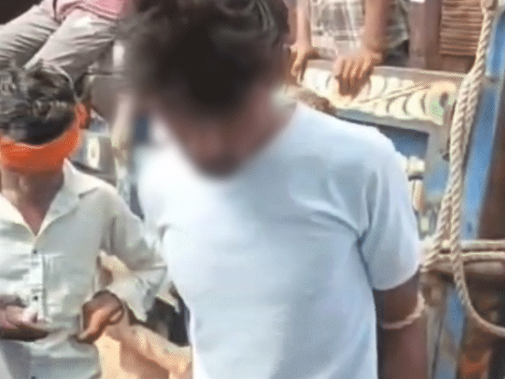ग्रामीणों ने आरोपी को ट्रैक्टर से बांध दिया था.